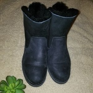 Super cute ugg boots..